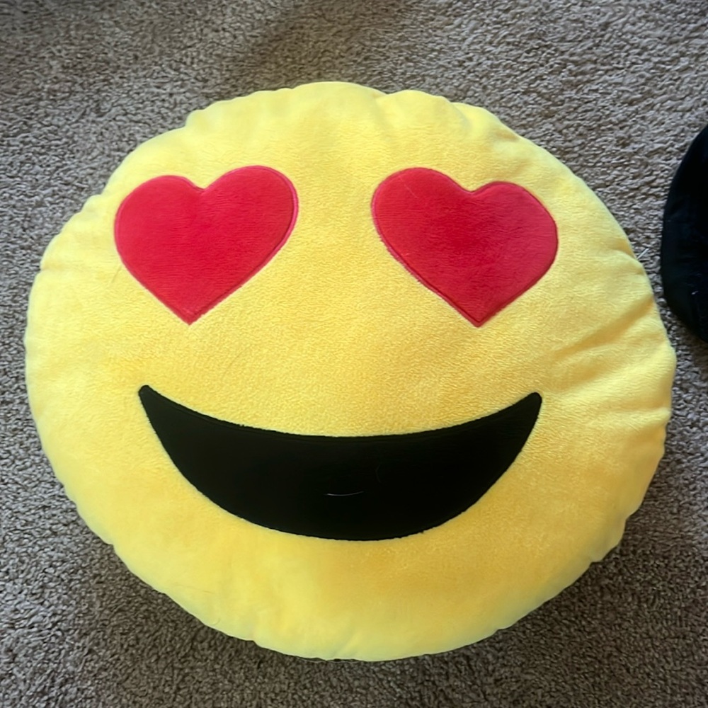 😍 emoji pillow
